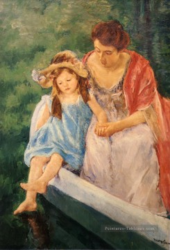  bateau galerie - Mère et enfant dans un bateau mères des enfants Mary Cassatt
